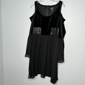 Hot Topic black velvet dress size large